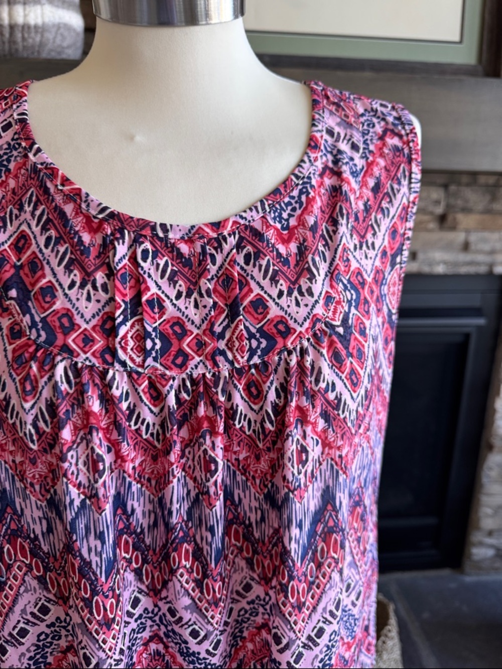Women's Red & Navy Printed Sleeveless Tank Top - Picture 3 of 11